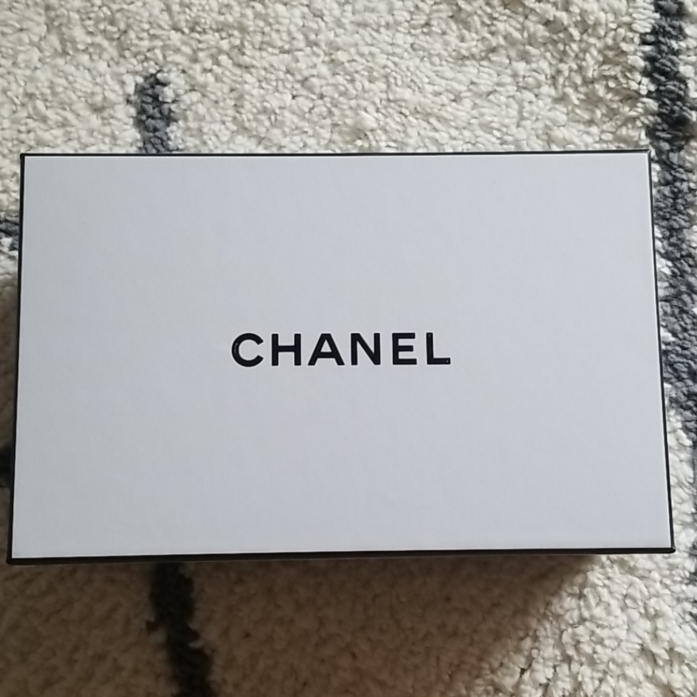 CHANEL Gift Box